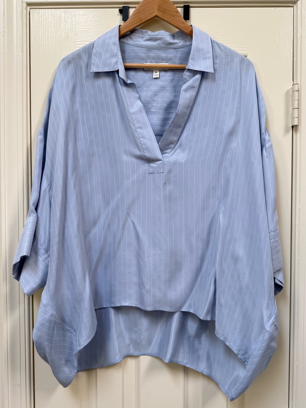 Banana Republic Light Blue Pinstripe V-Neck Relaxed High-Low Women's Top Size XL
